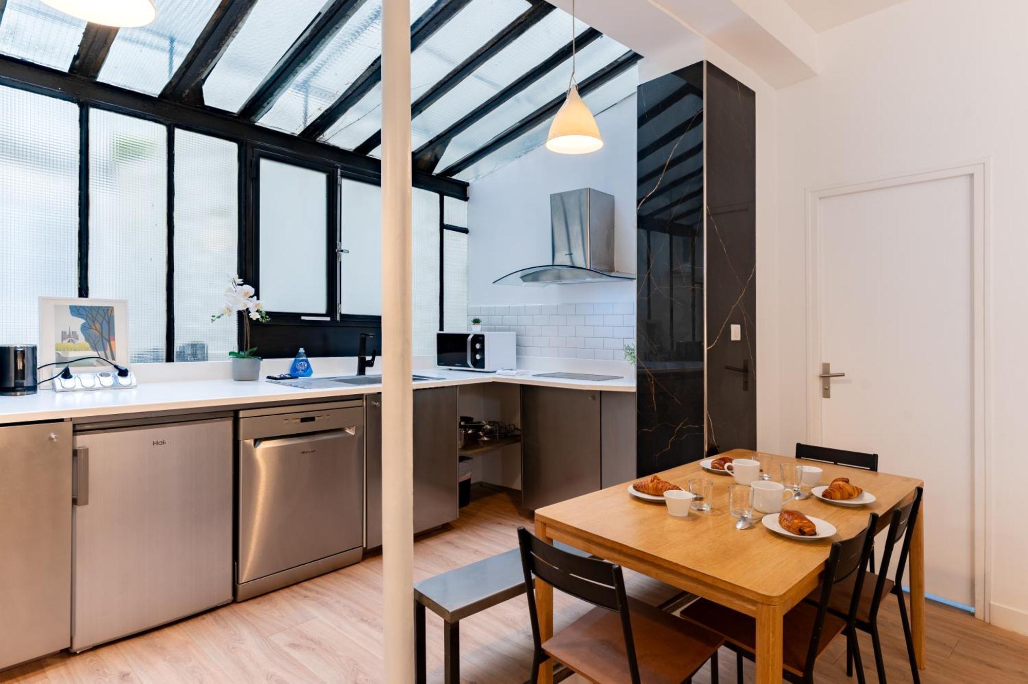 St Germain Sartre Chicsuites Paris Eksteriør billede